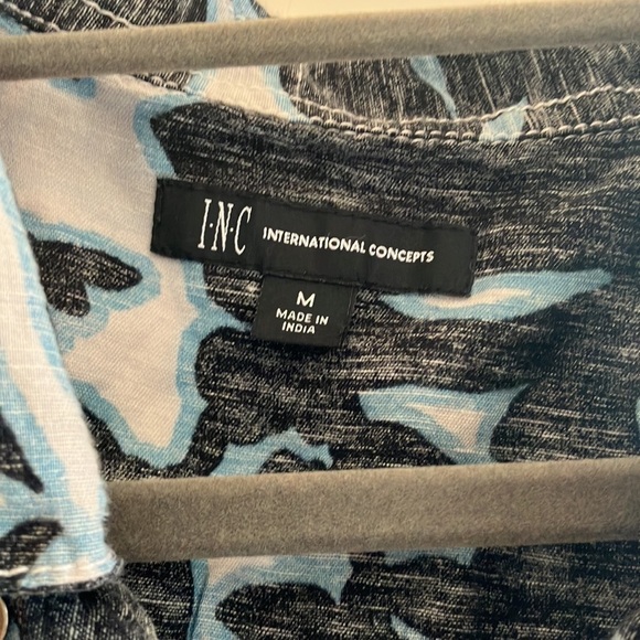 🏷5/25 inc medium shirt(box 2) - Picture 5 of 10